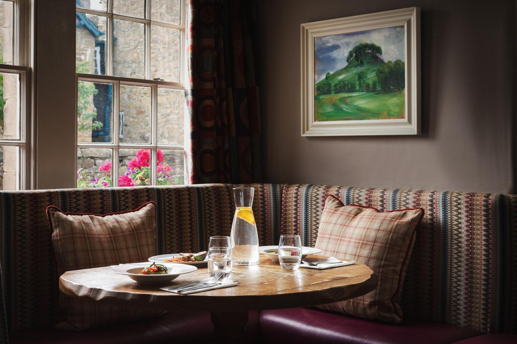 The Pilsley Inn - Chatsworth Баслоу Екстериор снимка