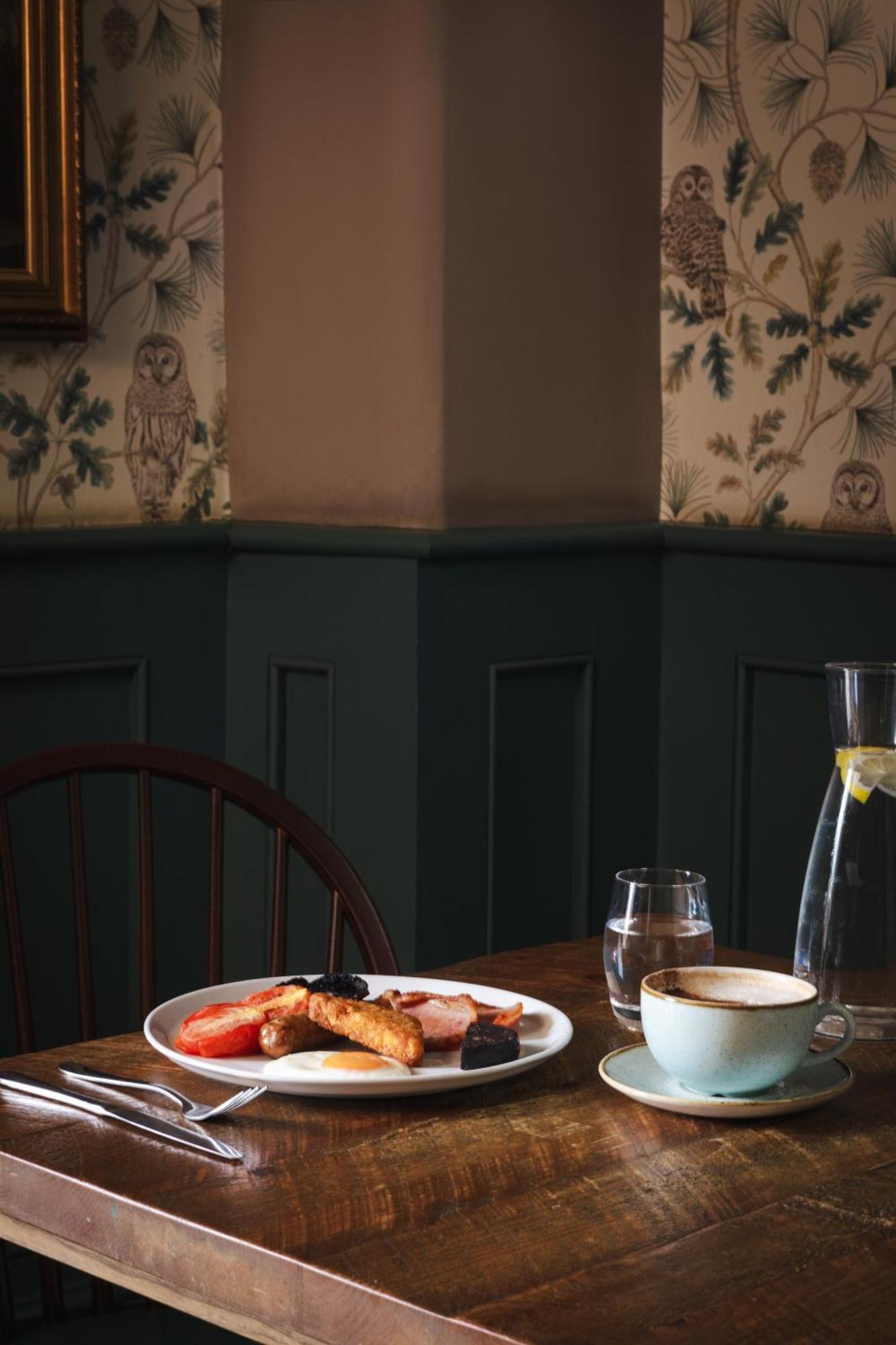 The Pilsley Inn - Chatsworth Баслоу Екстериор снимка