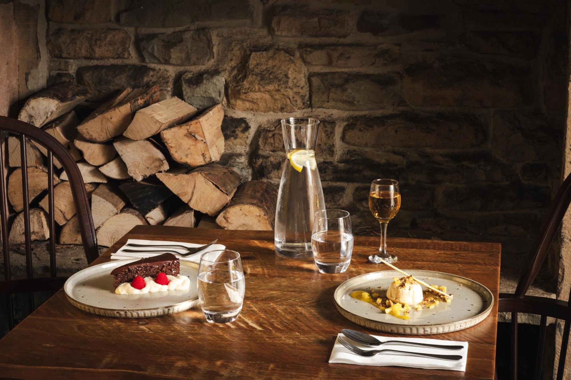 The Pilsley Inn - Chatsworth Баслоу Екстериор снимка