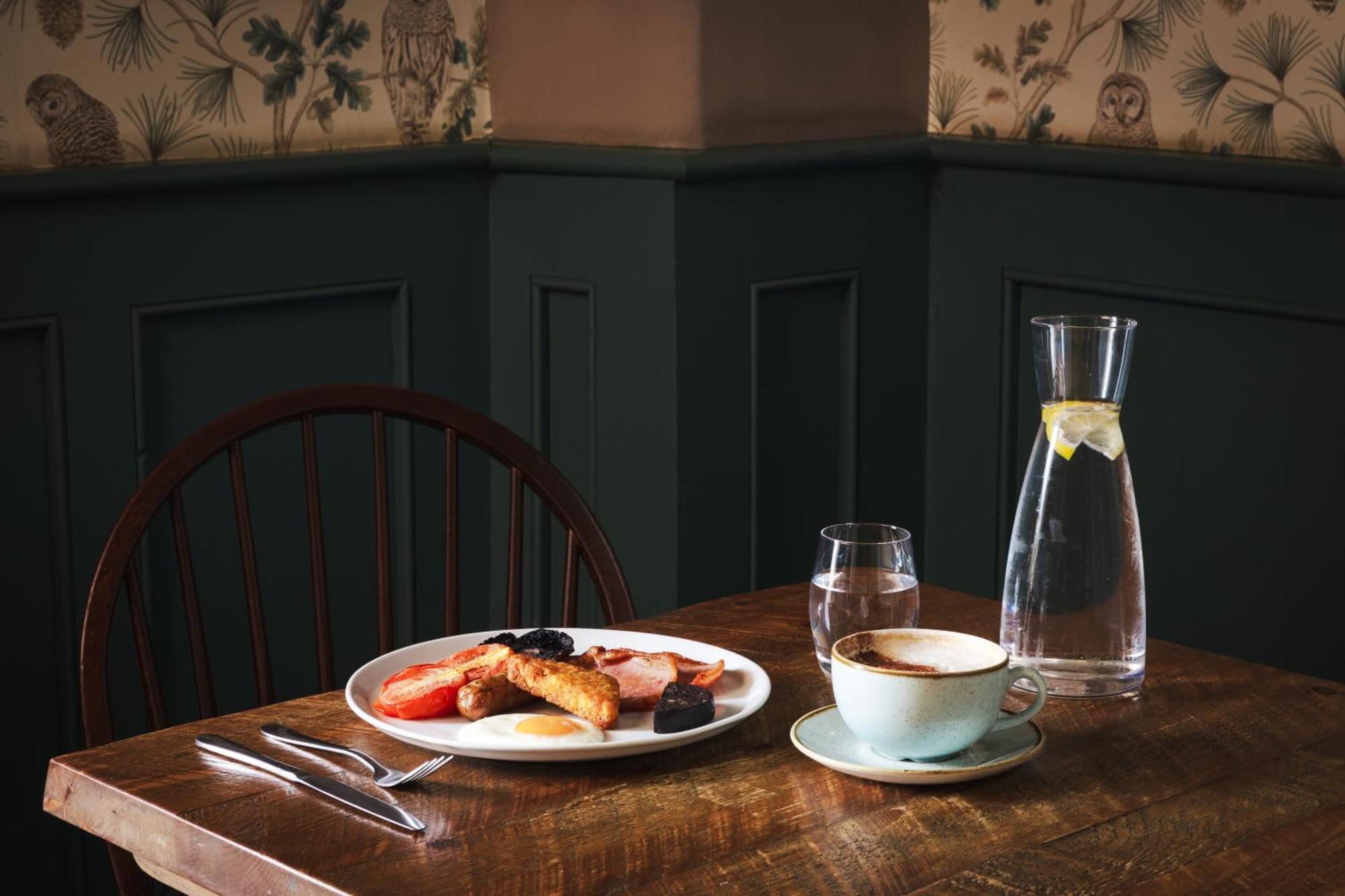 The Pilsley Inn - Chatsworth Баслоу Екстериор снимка