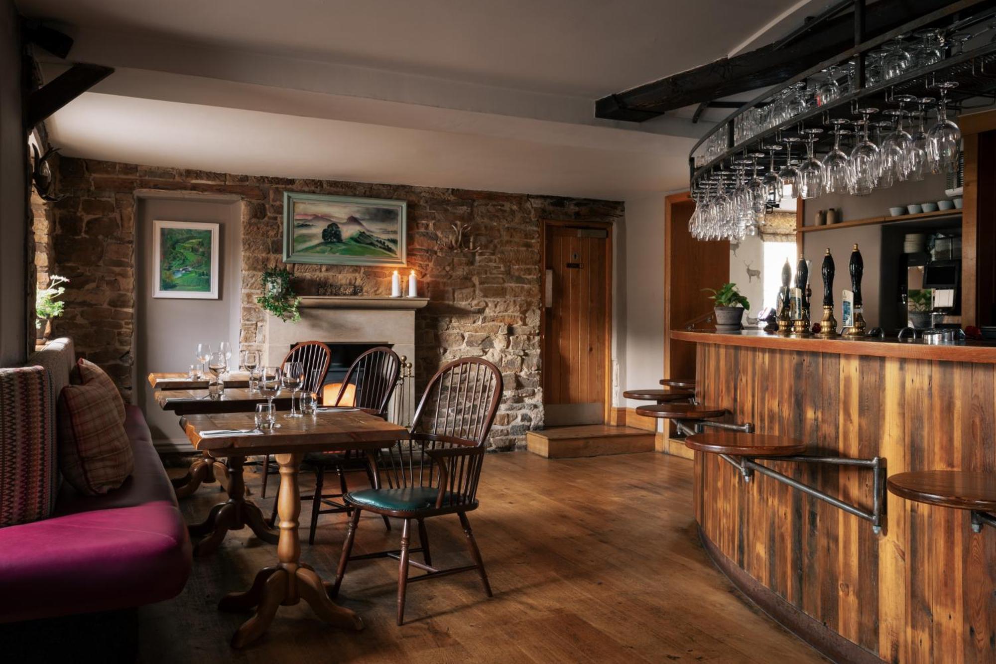 The Pilsley Inn - Chatsworth Баслоу Екстериор снимка