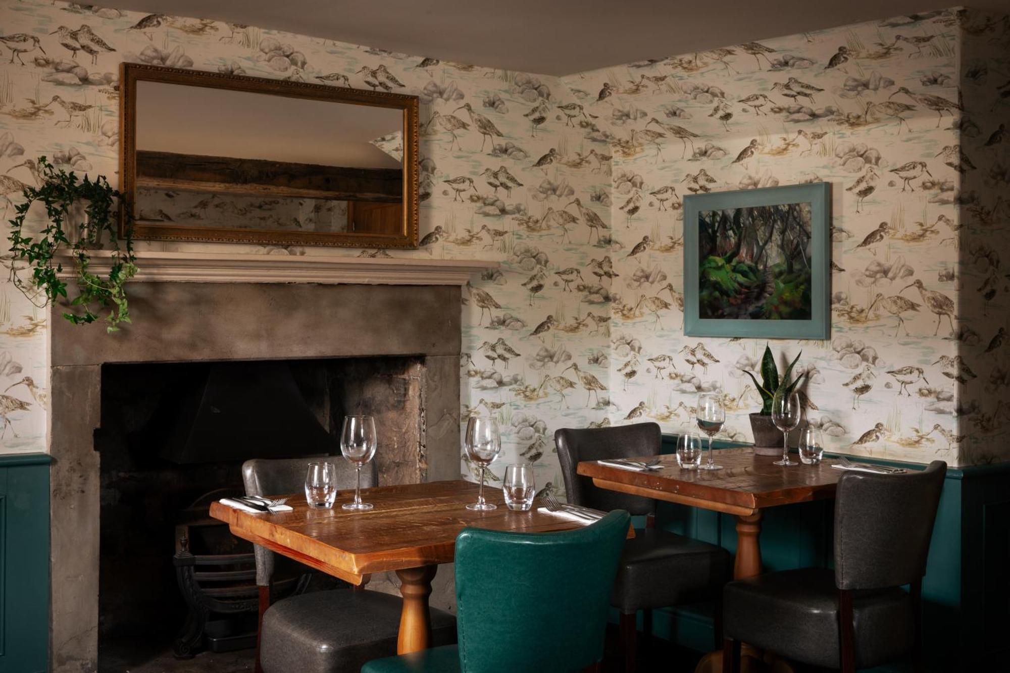 The Pilsley Inn - Chatsworth Баслоу Екстериор снимка