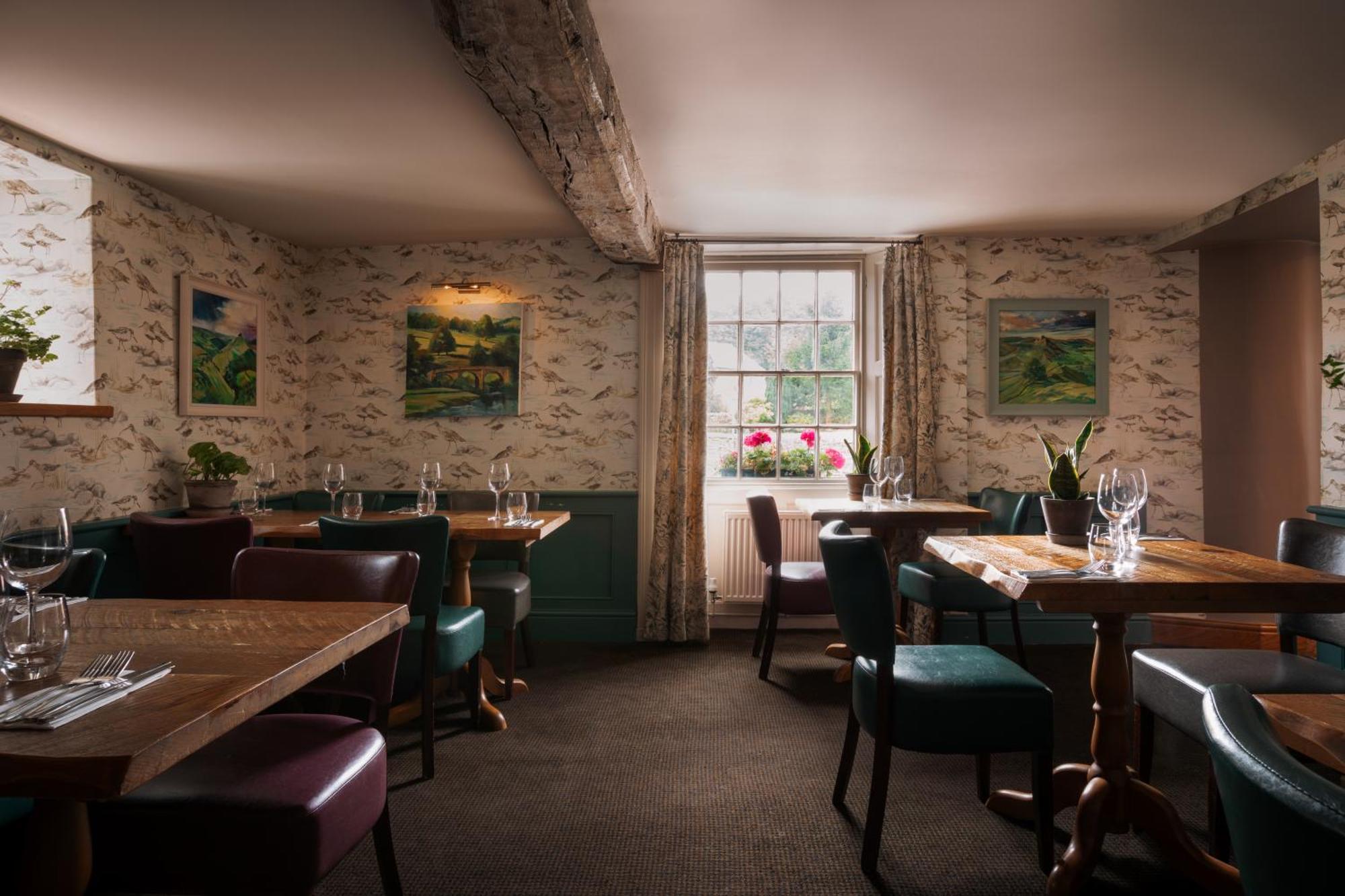 The Pilsley Inn - Chatsworth Баслоу Екстериор снимка