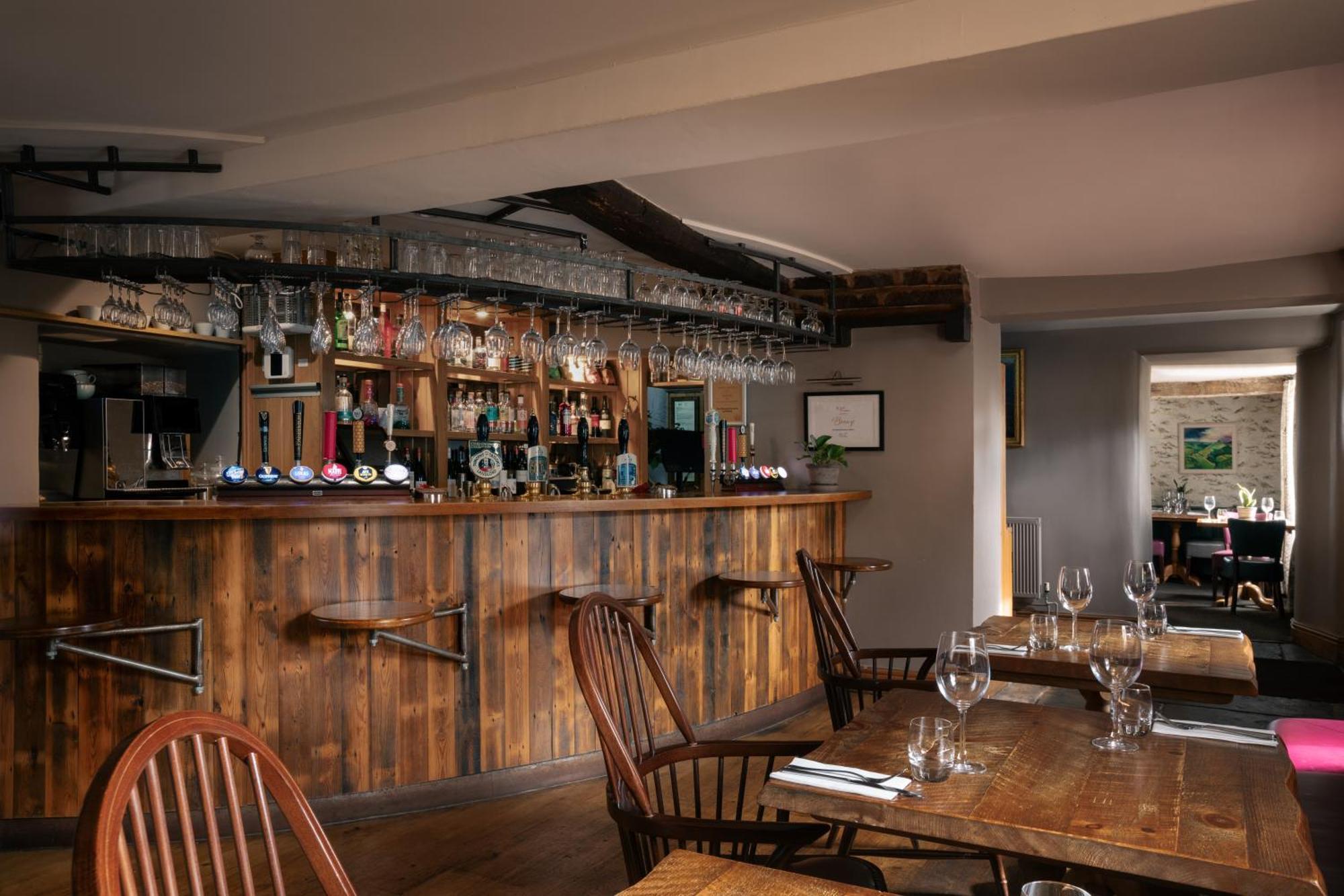 The Pilsley Inn - Chatsworth Баслоу Екстериор снимка