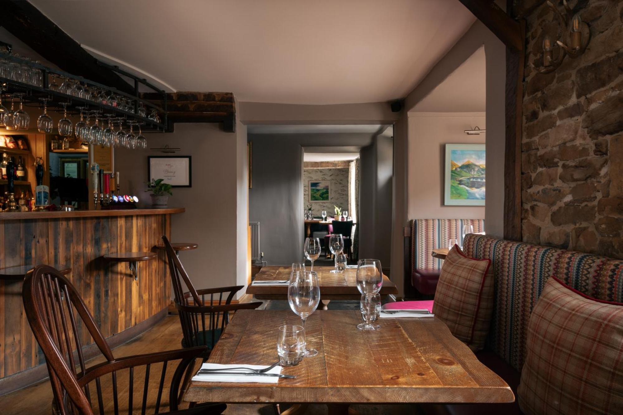 The Pilsley Inn - Chatsworth Баслоу Екстериор снимка