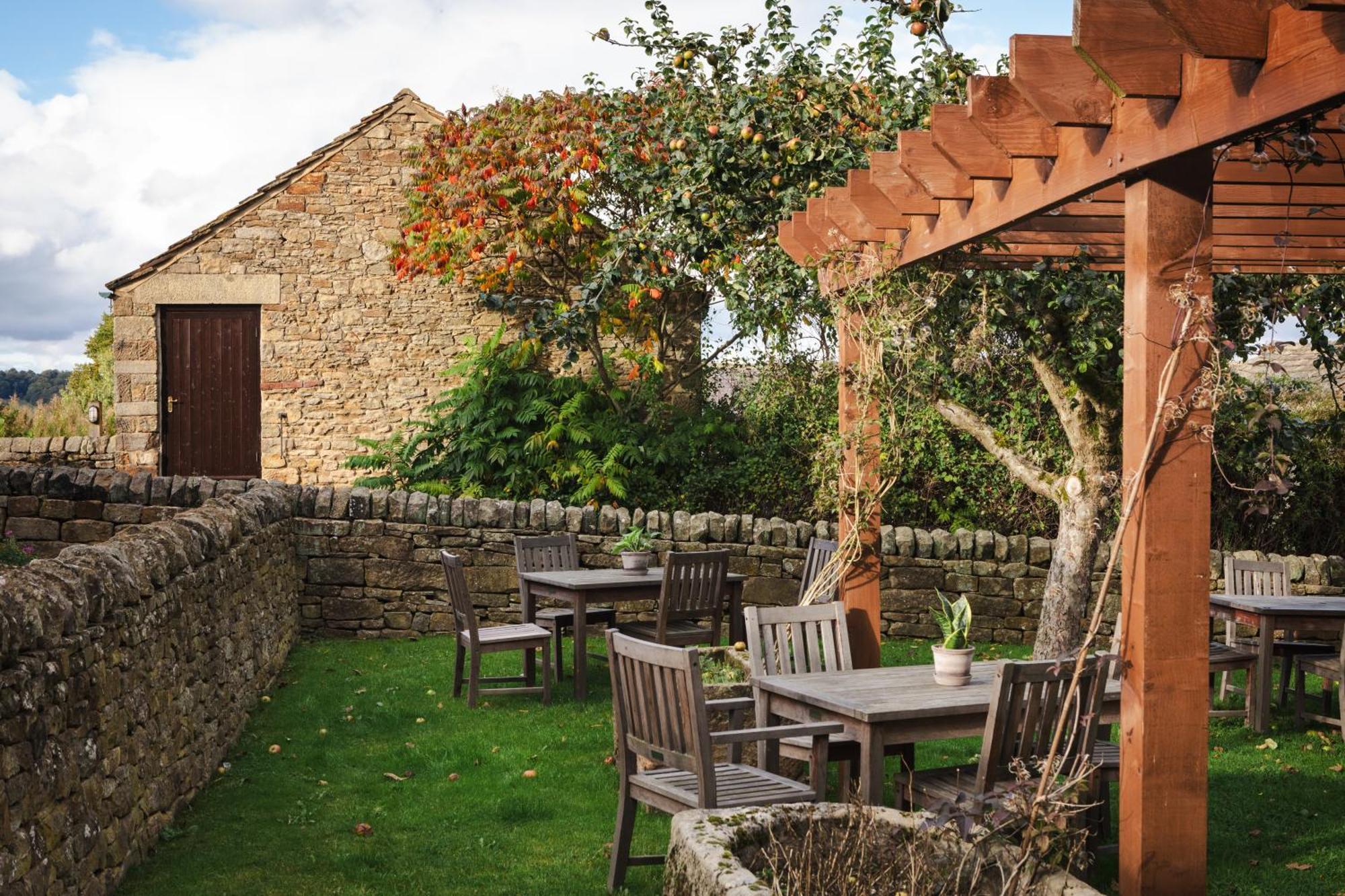 The Pilsley Inn - Chatsworth Баслоу Екстериор снимка
