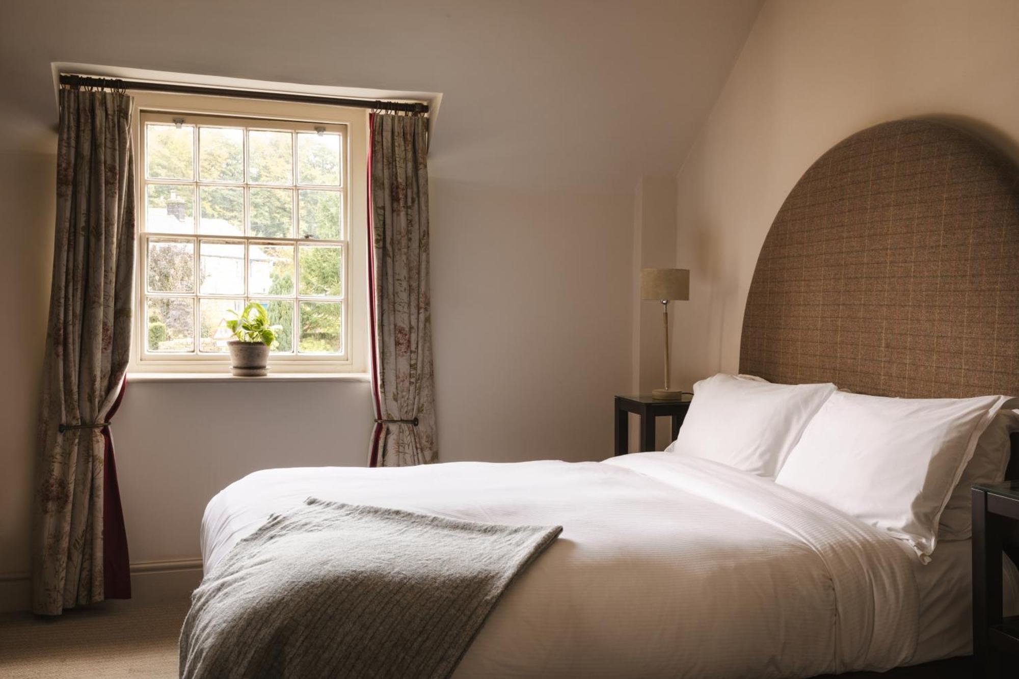 The Pilsley Inn - Chatsworth Баслоу Екстериор снимка