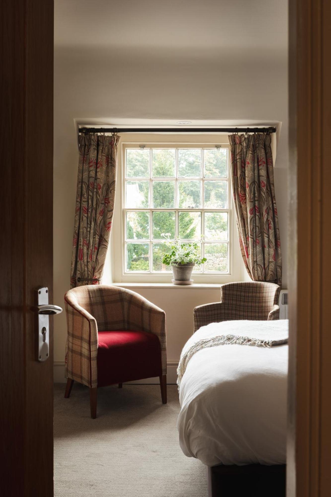 The Pilsley Inn - Chatsworth Баслоу Екстериор снимка