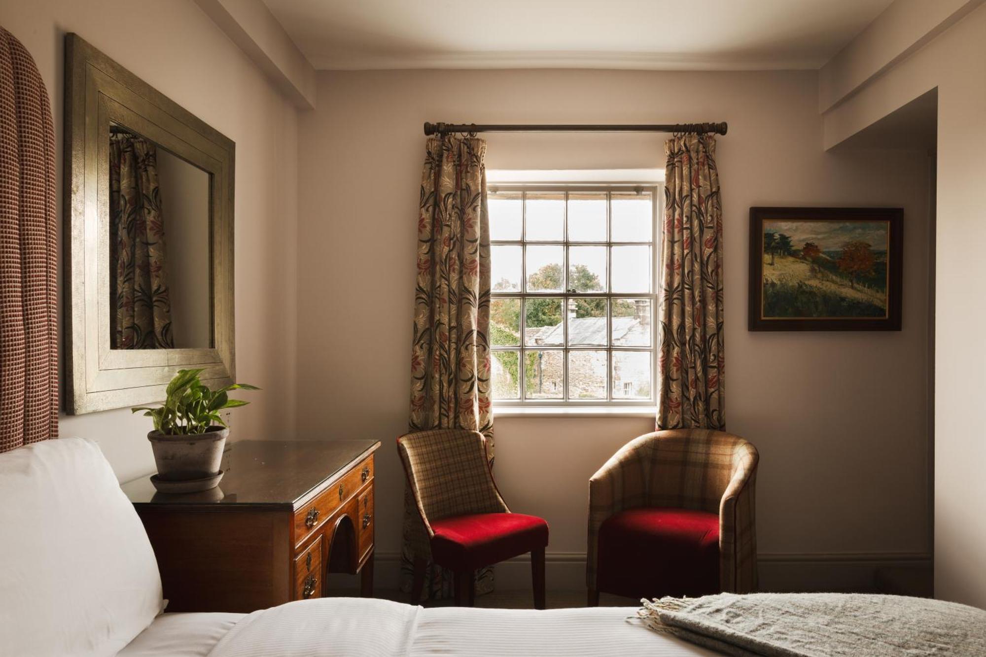 The Pilsley Inn - Chatsworth Баслоу Екстериор снимка